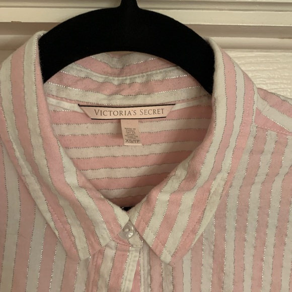 💧 Pink and white pinstripe button-down - Picture 2 of 6